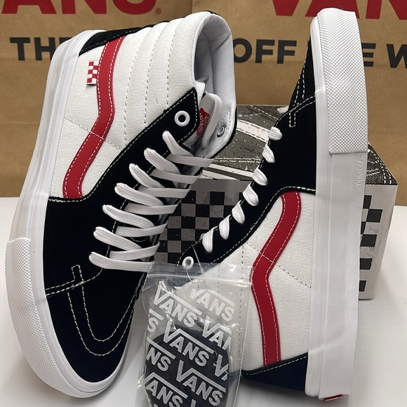 Vans Men’s Skate Sk8-Hi
Athletic Black/Red
VN0A5FCC458 Sneakers - Picture 11 of 16